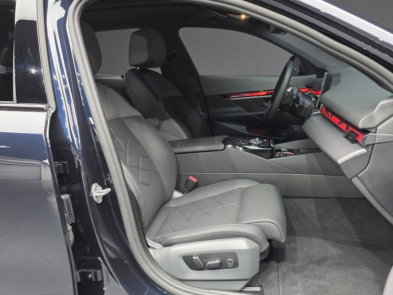 2025 BMW 5 Series 530e M Sport photo 11