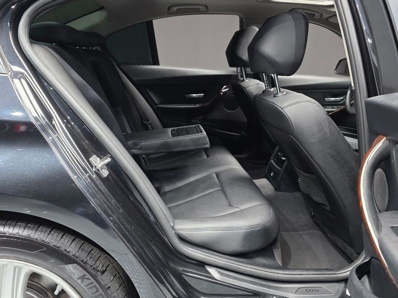2014 BMW 3 Series 320d photo 12