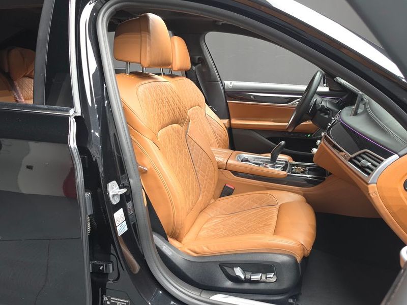 2021 BMW 7 Series 740Li xDrive M Sport Package photo 12