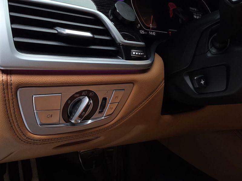 2021 BMW 7 Series 740Li xDrive M Sport Package photo 15