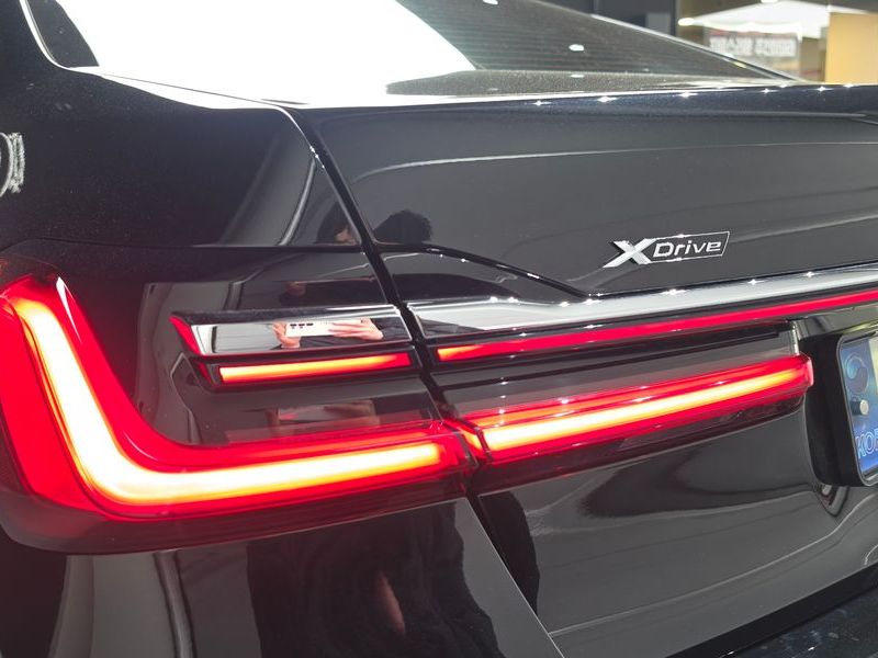 2021 BMW 7 Series 740Li xDrive M Sport Package photo 23