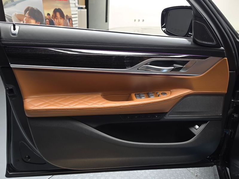 2021 BMW 7 Series 740Li xDrive M Sport Package photo 24