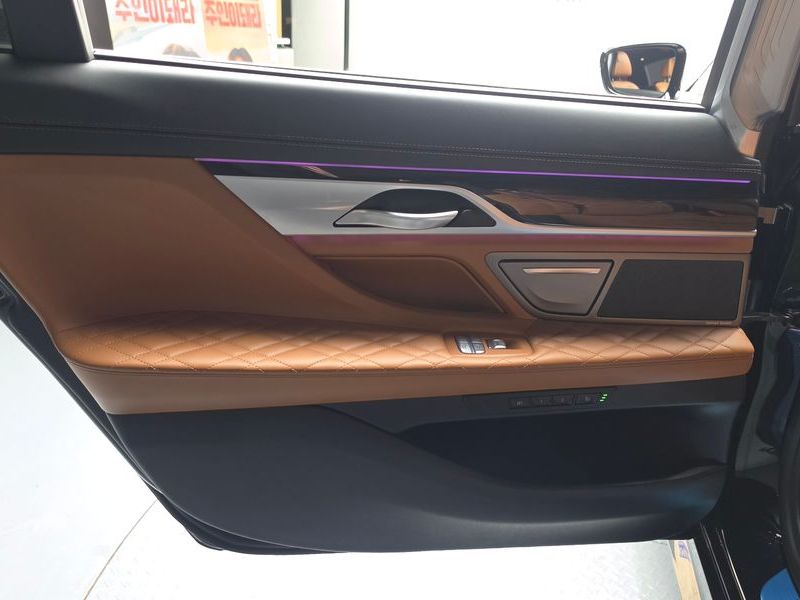 2021 BMW 7 Series 740Li xDrive M Sport Package photo 25
