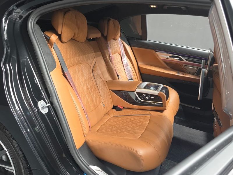 2021 BMW 7 Series 740Li xDrive M Sport Package photo 26