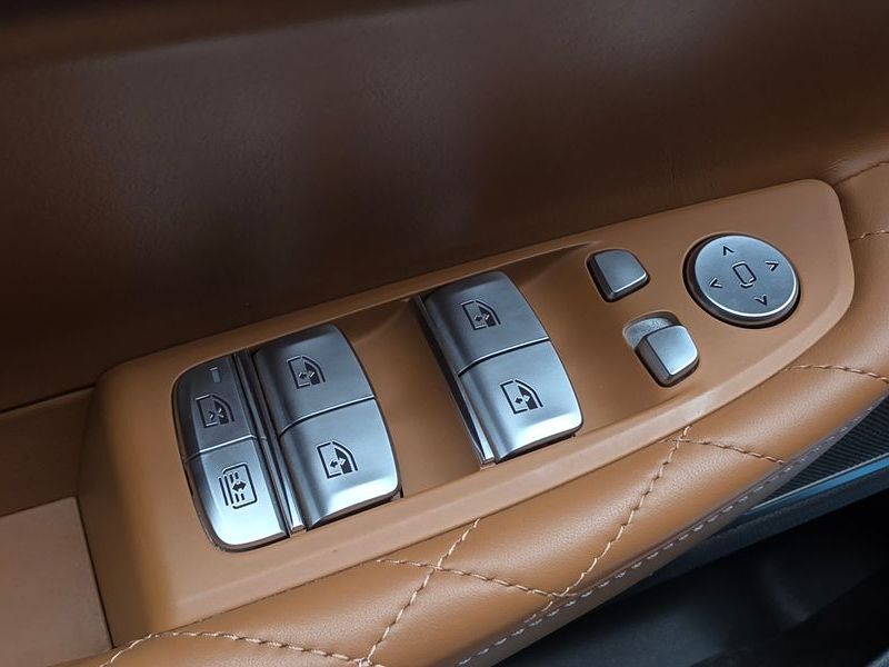 2021 BMW 7 Series 740Li xDrive M Sport Package photo 30
