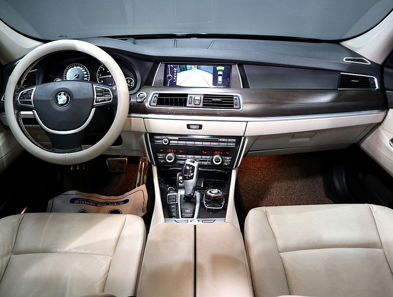 2013 BMW 5 Series GT 30d xDrive photo 7