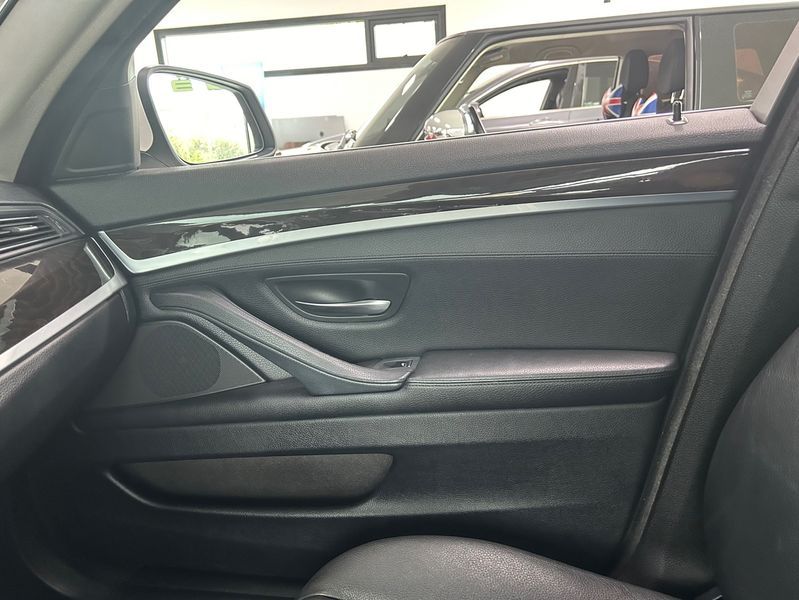 2012 BMW 5 Series 528i xDrive photo 10