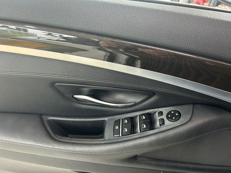 2012 BMW 5 Series 528i xDrive photo 12