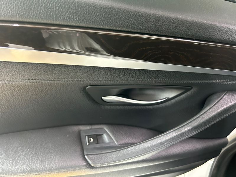 2012 BMW 5 Series 528i xDrive photo 15