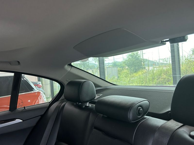 2012 BMW 5 Series 528i xDrive photo 16