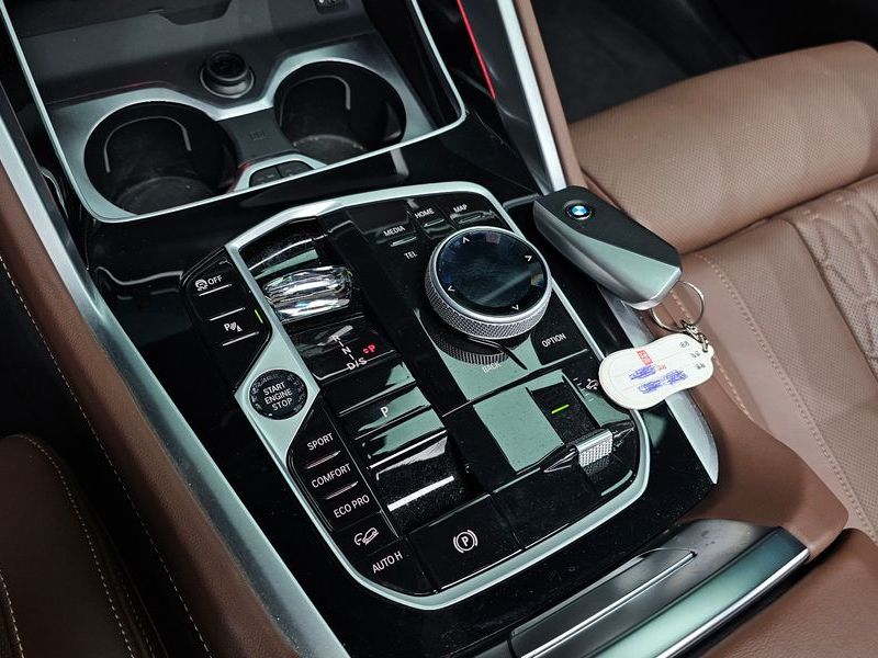 2025 BMW X6 xDrive40i M Sport photo 9