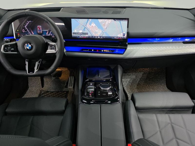2026 BMW 5 Series 520i Special Edition photo 7