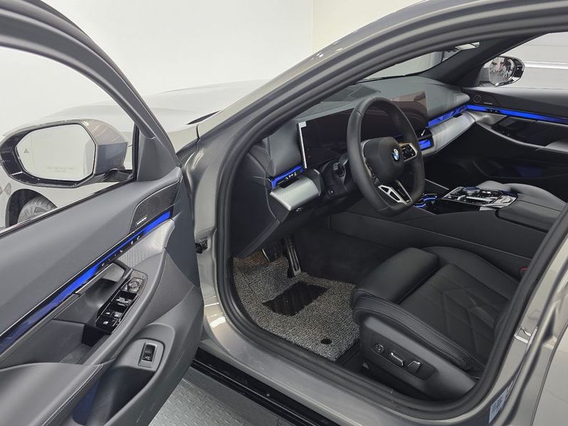 2026 BMW 5 Series 520i Special Edition photo 10