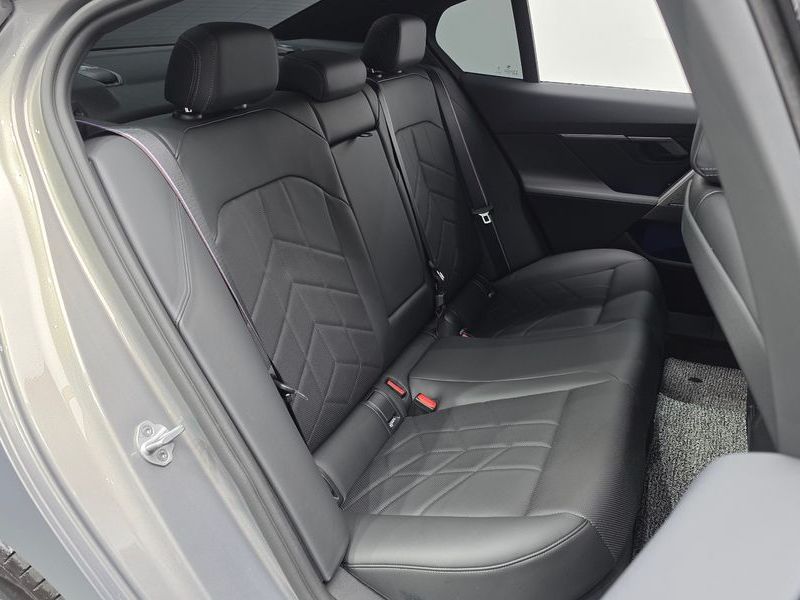 2026 BMW 5 Series 520i Special Edition photo 11