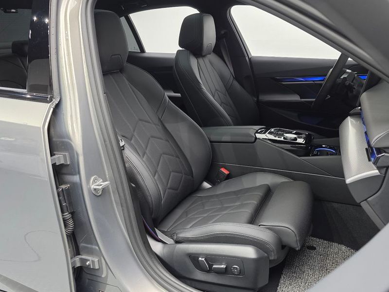 2026 BMW 5 Series 520i Special Edition photo 12