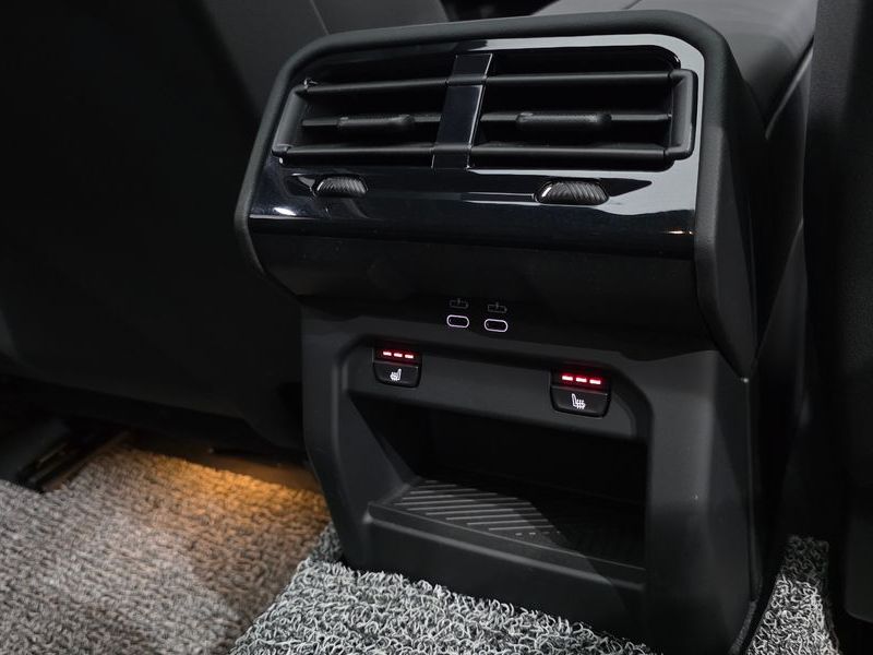 2026 BMW 5 Series 520i Special Edition photo 19