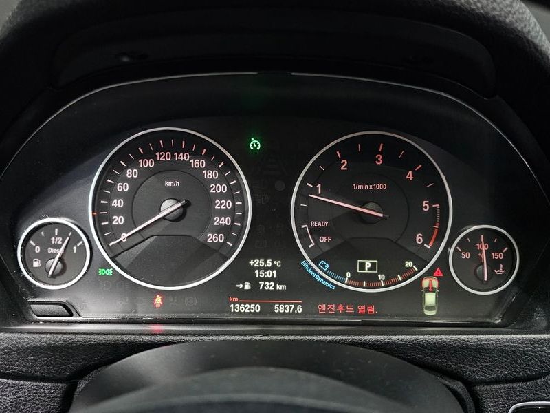 2012 BMW 3 Series 320d photo 8