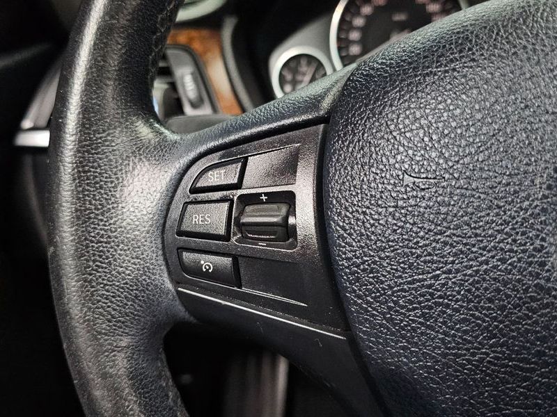 2012 BMW 3 Series 320d photo 10