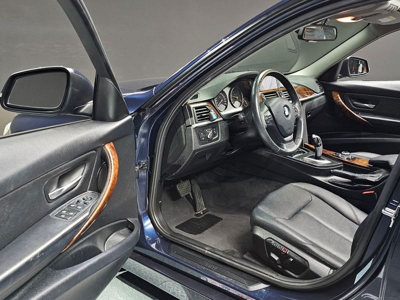 2012 BMW 3 Series 320d photo 11