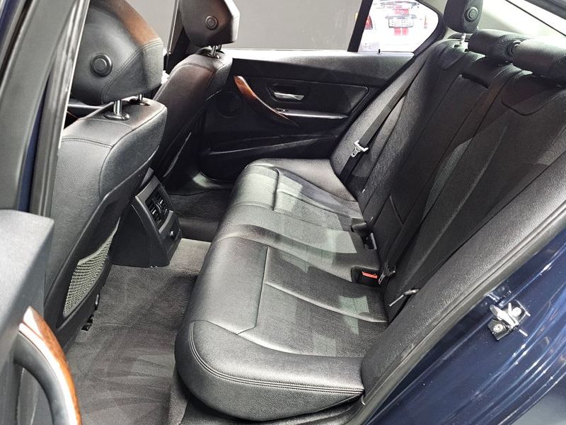 2012 BMW 3 Series 320d photo 12