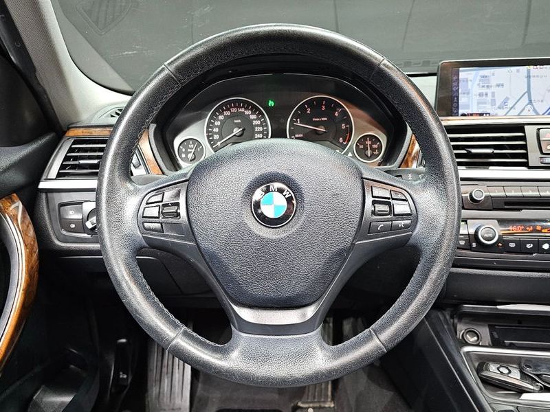 2012 BMW 3 Series 320d photo 13
