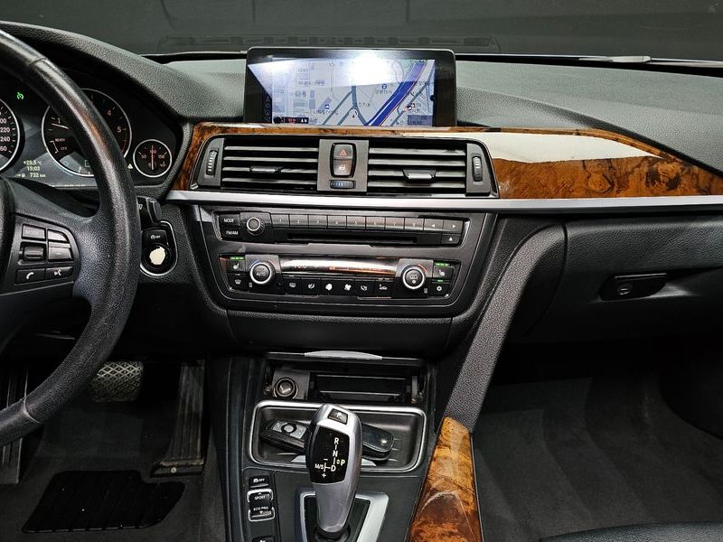2012 BMW 3 Series 320d photo 17