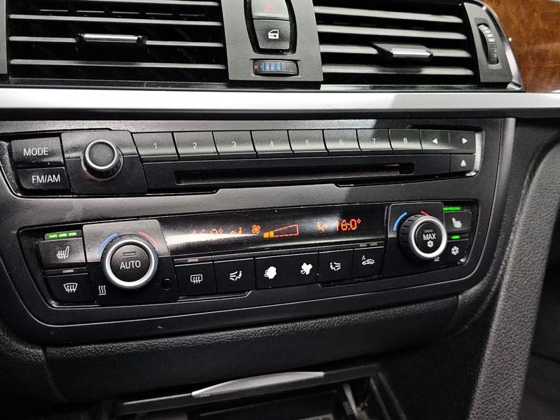 2012 BMW 3 Series 320d photo 19