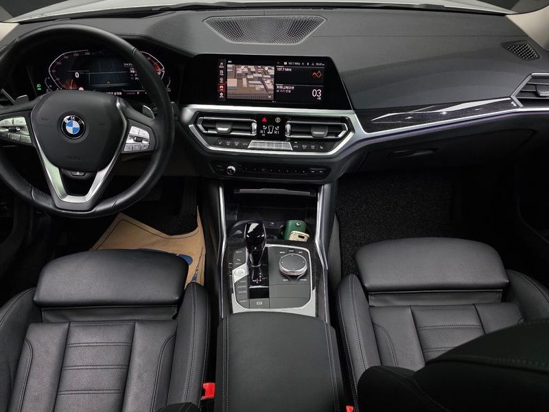 2022 BMW 3 Series 320d Luxury photo 7