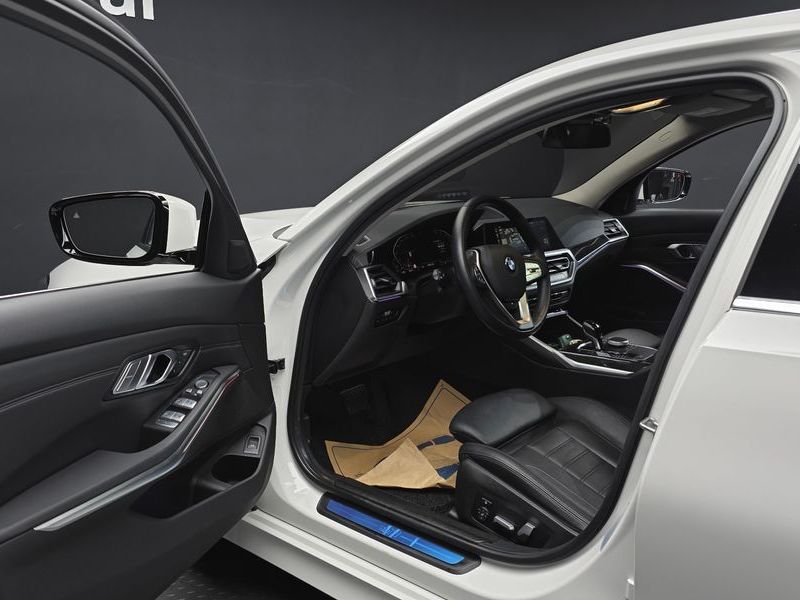 2022 BMW 3 Series 320d Luxury photo 10