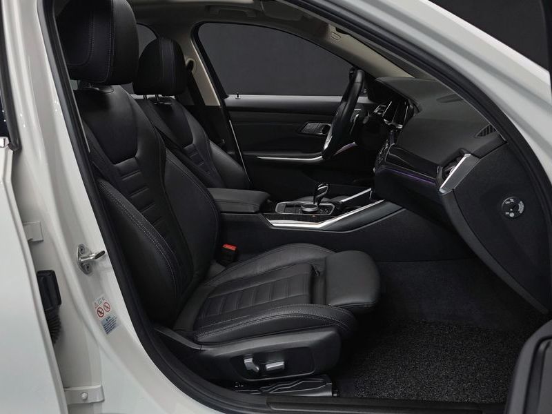 2022 BMW 3 Series 320d Luxury photo 11