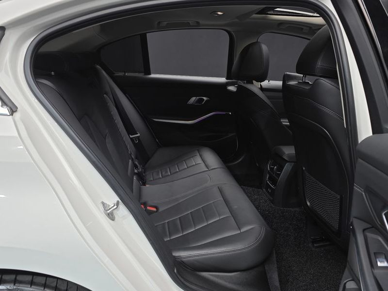 2022 BMW 3 Series 320d Luxury photo 12