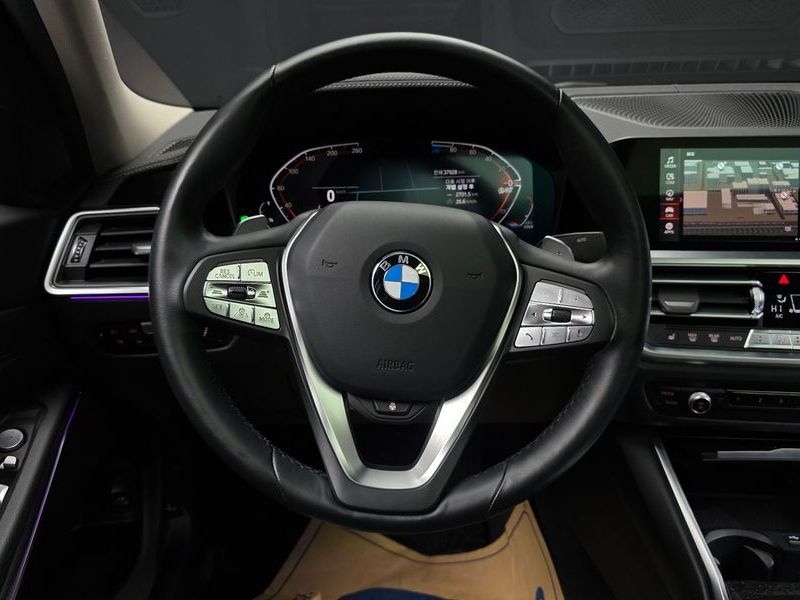 2022 BMW 3 Series 320d Luxury photo 13