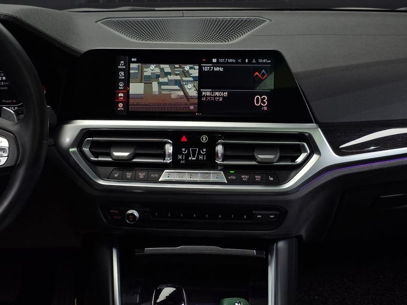 2022 BMW 3 Series 320d Luxury photo 14