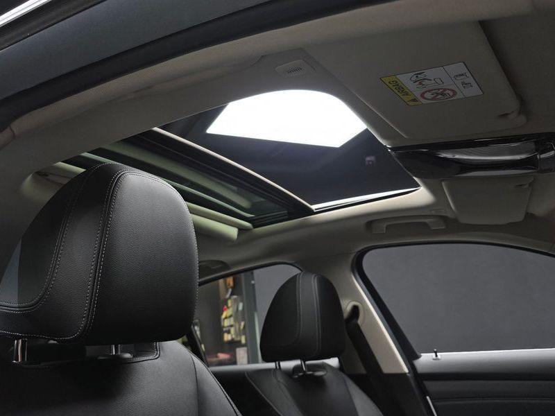 2022 BMW 3 Series 320d Luxury photo 17