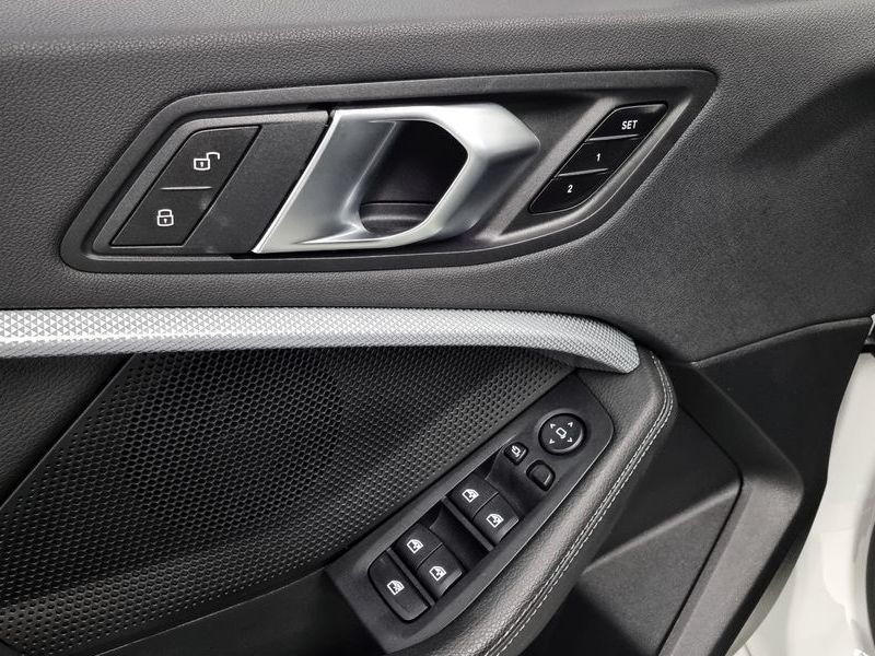 2021 BMW 1 Series 120i Advantage photo 17