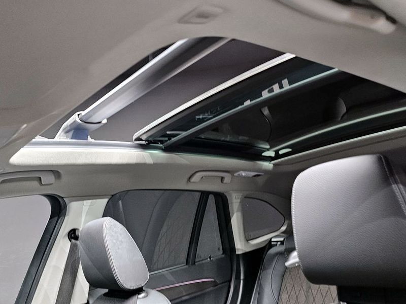 2021 BMW X1 xDrive 20i xLine photo 18