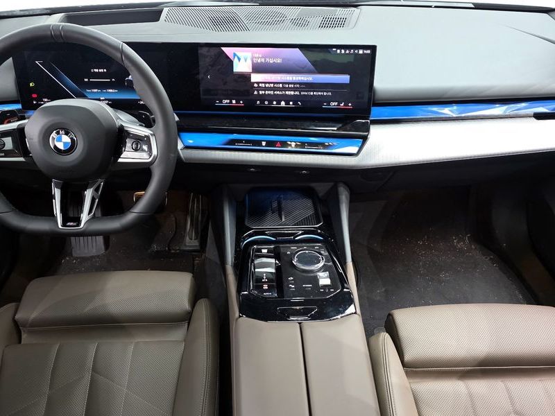 2026 BMW 5 Series 520i M Sport photo 7