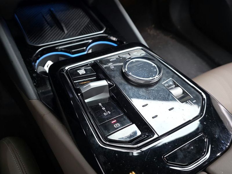 2026 BMW 5 Series 520i M Sport photo 9