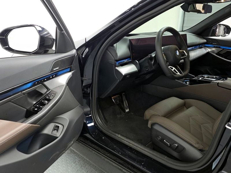 2026 BMW 5 Series 520i M Sport photo 10