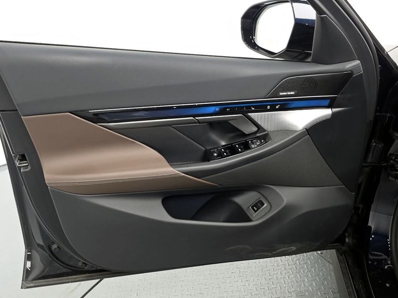 2026 BMW 5 Series 520i M Sport photo 24