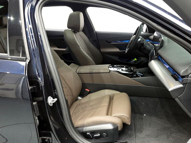 2026 BMW 5 Series 520i M Sport photo 26