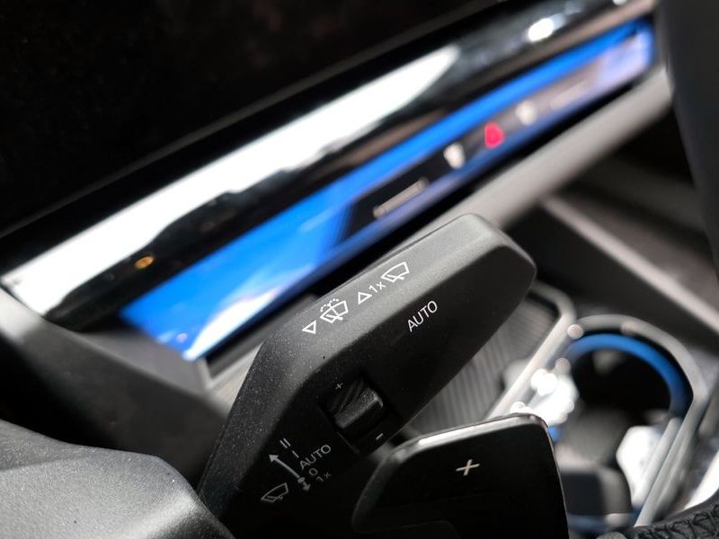2026 BMW 5 Series 520i M Sport photo 29