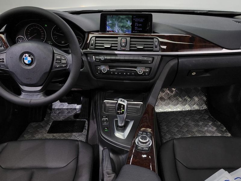 2012 BMW 3 Series 320d photo 7