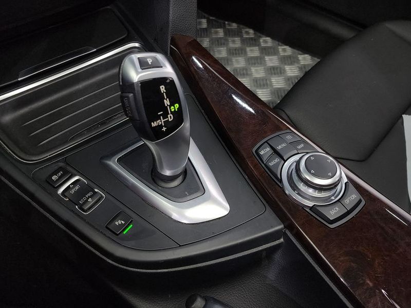2012 BMW 3 Series 320d photo 9