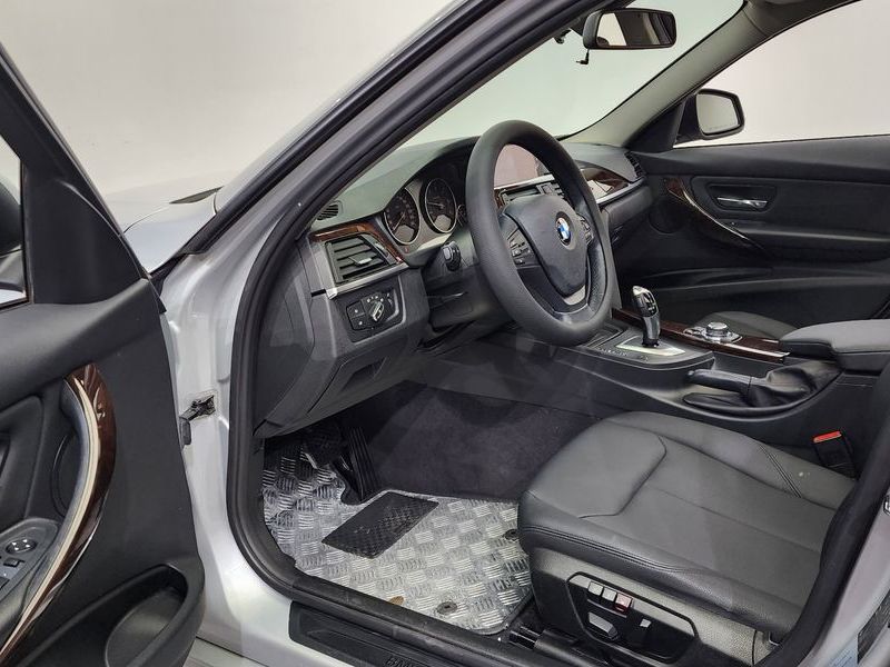 2012 BMW 3 Series 320d photo 10