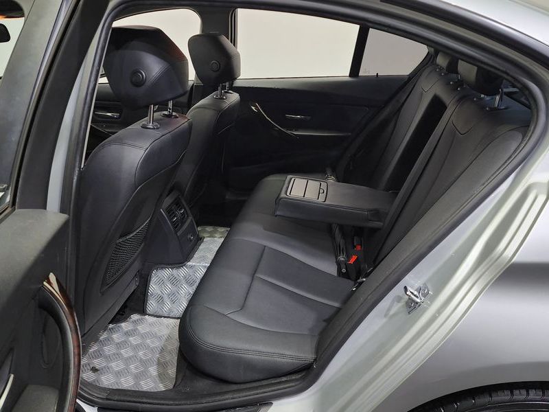 2012 BMW 3 Series 320d photo 11