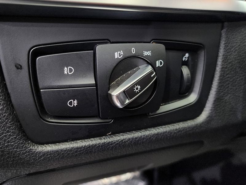 2012 BMW 3 Series 320d photo 14