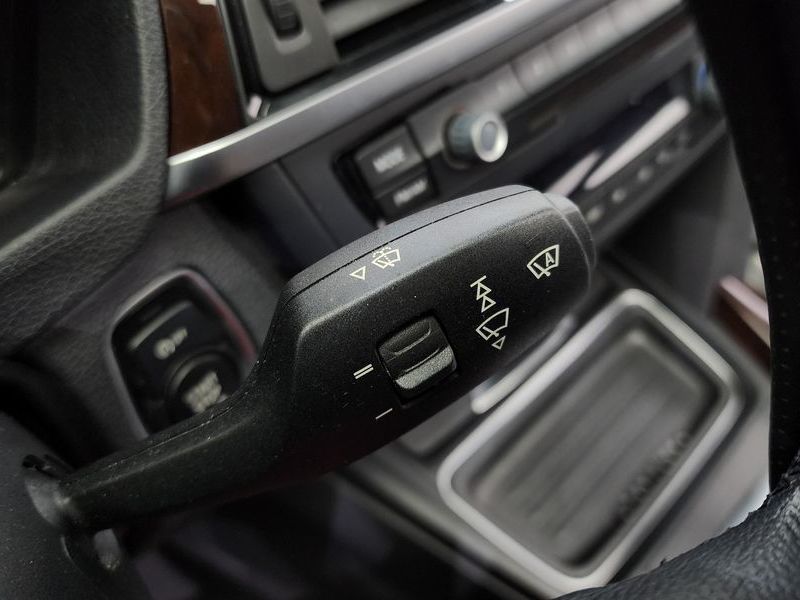 2012 BMW 3 Series 320d photo 16