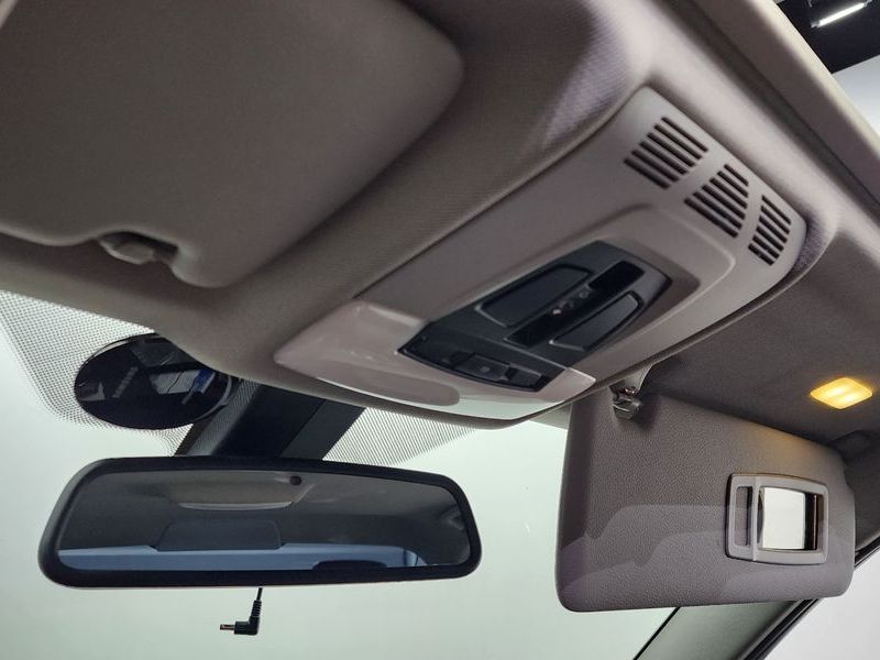 2012 BMW 3 Series 320d photo 17