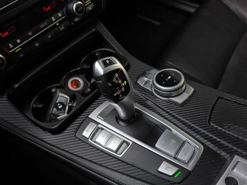 2013 BMW 5 Series 520d photo 9